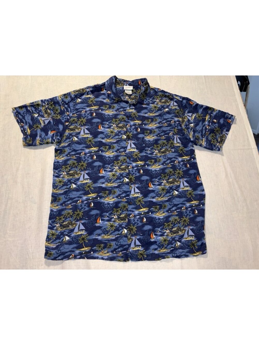 Walt Disney World Hawaiian Shirt Men XL Mickey Mouse Pluto Tiki Hut Aloha Boat